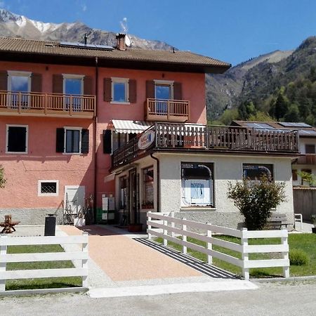 Ledro Lake Suites Меццолаго Экстерьер фото